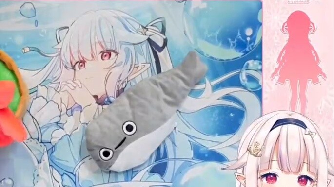 Baicai received an abstract sound-imitation toy from a fan, and was so amused that he put on a funny