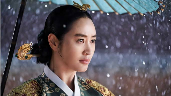 Under the Queen's Umbrella Ep 15