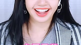 ความแตกต่างระหว่างการสาธิตกลุ่มสาวของลิซ่ากับการสาธิตกลุ่มหนุ่มๆ