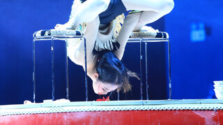 最后一躬是敬观众，也是敬自己