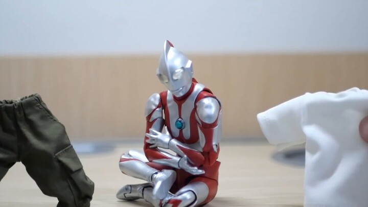 About the fact that the clothes I bought were too small and could only be worn by Ultraman