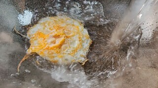 Seorang wanita canggih yang makan 2 yuan setiap kali makan