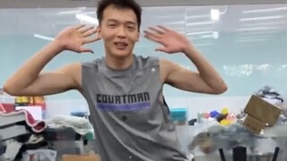 Teaching girls to dance is easier than teaching Xu Tong to dance.