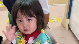 不爱上学的新加坡小男孩 每天在幼儿园门口的告别都很难