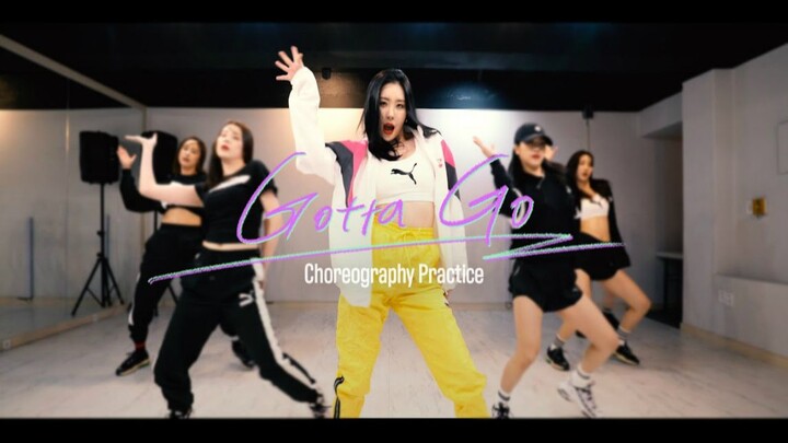 Video ruang latihan HyunA untuk lagu “Gotta Go” telah dirilis, dengan ekspresi yang sangat agresif, 