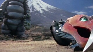 Lihat monster super yang dipotong-potong oleh Ultraman Ace di TV