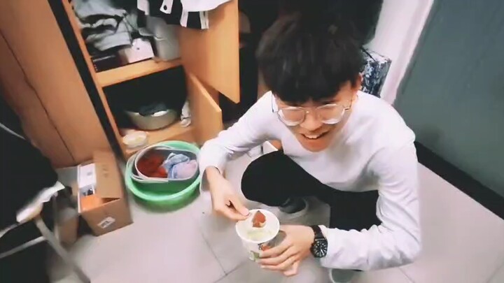 "Rebirth: My Roommate Is Lao Ba"