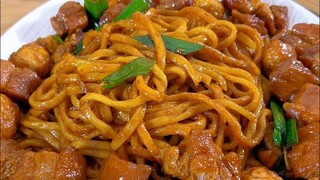 This is the most delicious braised noodles I have ever eaten in my life!