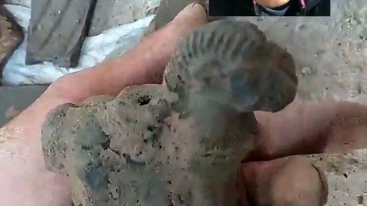 Một khán giả đào được cổ vật tại công trường, đề nghị giao nộp cho nhà nước!