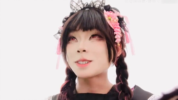 If a woman goes to a mental hospital for a consultation dressed as a woman, what will the doctor's r