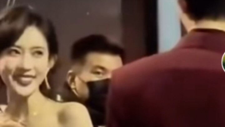 ความคิดเห็นจากเครือข่ายต่างประเทศ [Weibo Night] เซียวจ้านและเหมิงจื่อยี่มีปฏิสัมพันธ์และฝันถึง The U