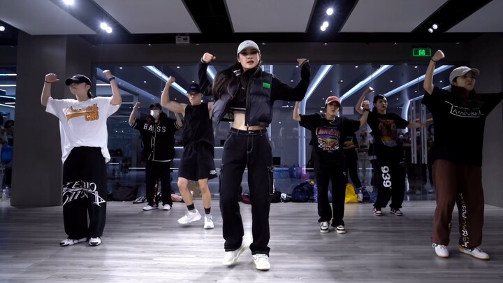 Lemonade🧠Bada Lee ahhh ahhh ahhh!!! CHUU’s down vest is so cool!