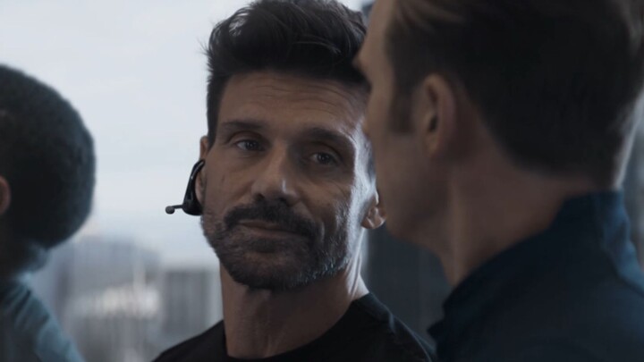 Xem bốn cảnh nổi tiếng của Crossbones trên Trạm B, đá Chiến Lang Trung Quốc và đấm Captain America