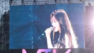 عندما ظهرت وجه الفرقة النسائية الحالي على الشاشة الكبيرة، زاد جمالها بشكل جنوني!