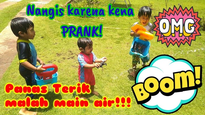 AA nangis kena PRANK | main air bersama mobil mobilan dan dinosaurus