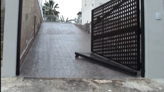 路面斜坡，大门处理方法…