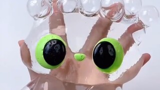 هذا هو فقاعة الشفافية المفضلة لدى الأطفال.