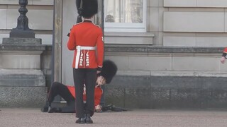 5 MOST EMBARRASSING QUEENS GUARDS MOMENTS