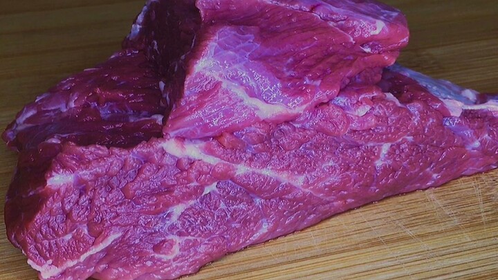 Bagaimana cara membumbui daging sapi agar teksturnya empuk dan tidak keras? Cukup pelajari beberapa 