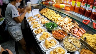 Đông dã man bánh mì nướng ớt đỏ đầy ụ nhiều topping 20k, khách xếp 2 hàng dài