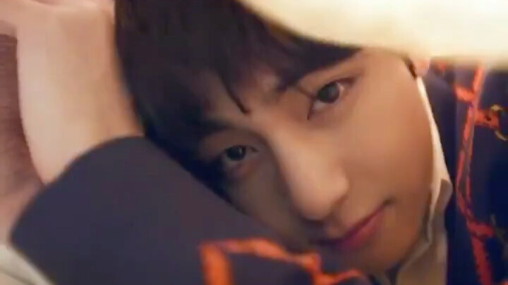 [BTS/Taehyung] Video yang mencapai 10 ribu retweet di Twitter ternyata hanya berdurasi 2 detik!