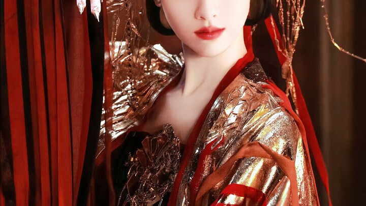 Chị ấy chỉ cần đến Hoành Điếm một lần là lại có thêm một bộ trang phục mới xinh đẹp nổi đình nổi đám