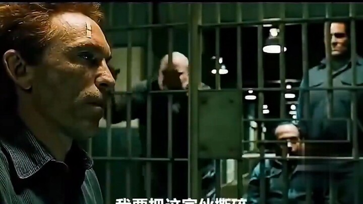 Siêu anh hùng bị tống giam, phải ở chung buồng với chính tên tội phạm mà mình từng bắt.