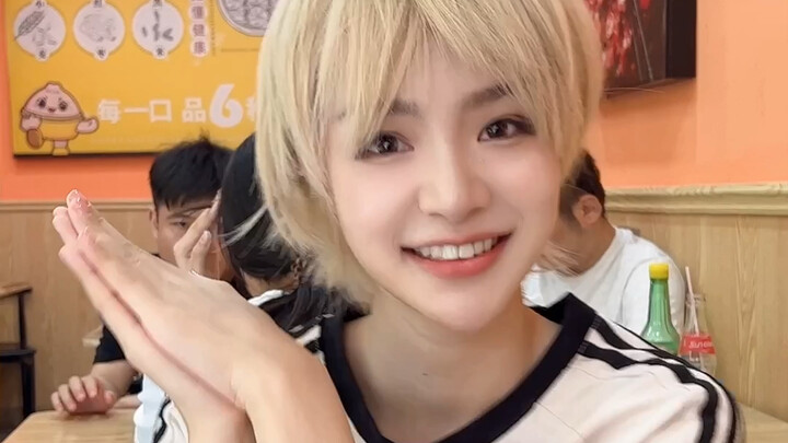 ชอบผมสีเหลืองหรือผมยาว