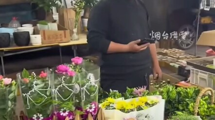 Liaoning. Customer: She’s pawing at me! Vendor: Just a couple of pats—what’s the big deal? I’ve alre