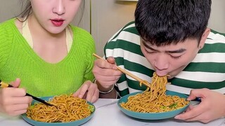 #冲泡热干面  今天让彬彬吃的开心点~#美食