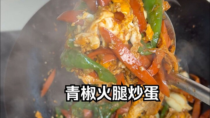 Món ăn cực kỳ đưa cơm lại vô cùng dễ làm: trứng chiên xúc xích với ớt xanh