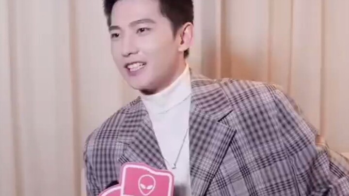 Dương Dương yyds nghĩa là gì?  Fan: Dương Dương còn độc thân!  Hỏi: Bình thường anh lướt sóng ở vùng