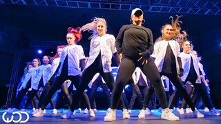 Tim tari super hebat tampil langsung membawakan lagu-lagu populer Lady Gaga, Beyonce, Rihanna!