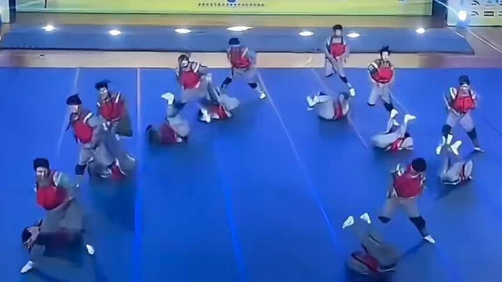 الهرمونات تفجّر! فريق جامعة جيانغشي للعلوم والتكنولوجيا يحرز لقب بطولة الدوري الوطني للرقص الجماعي! 
