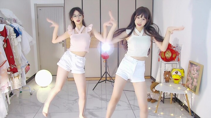 Is it possible for a Hype Boy to debut by performing a dance cover?