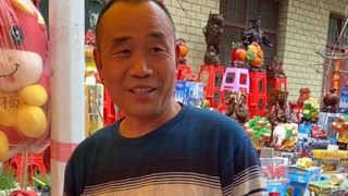Lại gặp người quen rồi, xem ra tôi phải chạy xa một chút thôi!