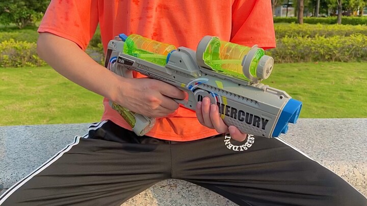 How could you possibly say no to an electric water gun this summer? So awesome!