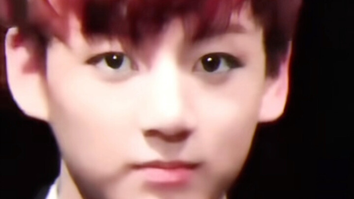 Xiaoguo yang imut, pada acara meet and greet pertamanya justru ketahuan ada yang memotret tingkah lu