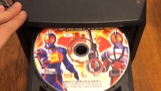 Đồ chơi Kamen Rider Masked Superman 555 đã hết bản in lậu, mua ra đĩa có đáng tin cậy không?