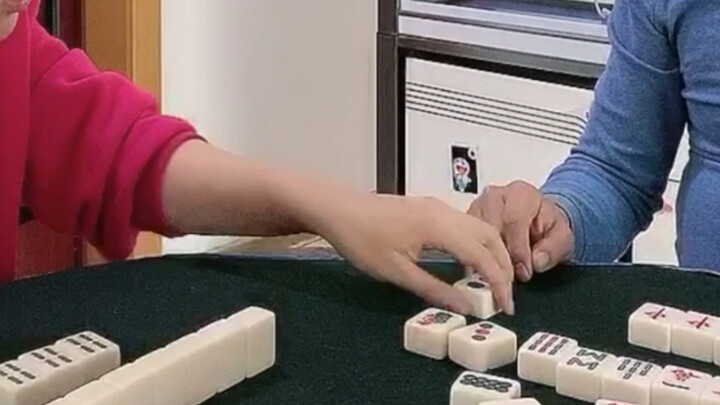 Kenapa saat bermain mahjong dengan keluarga rasanya seperti sedang disasarkan ya???