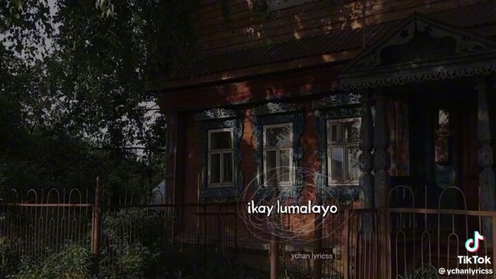 ngunit bakit sa tuwing ako'y lumalapit ika'y lumalayo😔