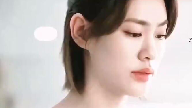 Tiga lipatannya dimulai lagi, hahaha! Xiao Jing punya mulut yang sangat bagus, bisa menembak lebih d