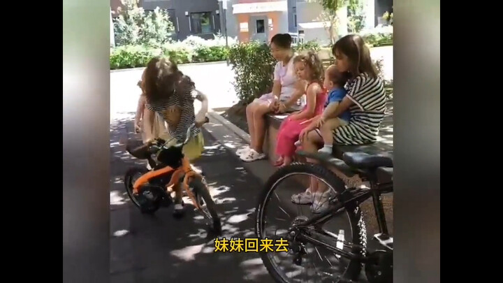 A doll with perfect Northeastern Chinese accents is getting into a fight. Not just one—there’s a who