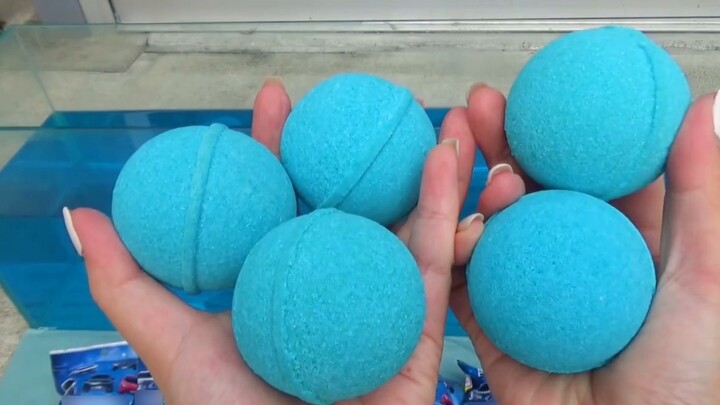 "Toyota Car Bath Ball" There are many interesting cars in the bath ball!