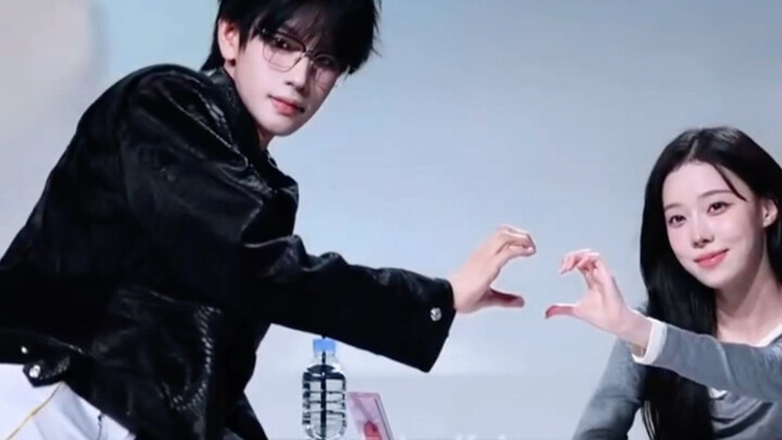 Are they filming an idol drama here? Winter male fans