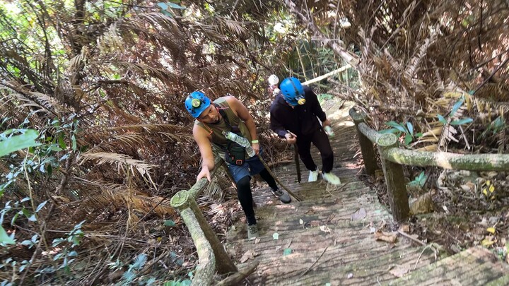 Malaysia hiking and scary tunnel 🫣