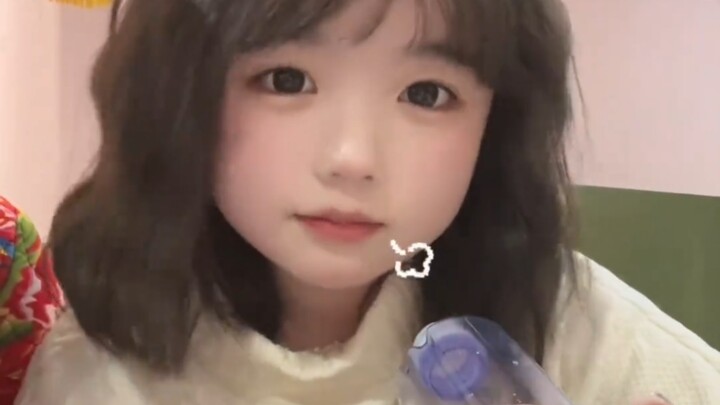 สาวน้อยหน้าหวานจากภาคตะวันออกเฉียงเหนือที่พอพูดก็ทำเอาคนกราบแทบไม่ทัน ความต่างชัดขนาดนี้เลยเหรอ?