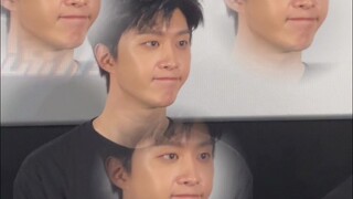 At the premiere, Fan Chengcheng received a "Terracotta Warrior" phone case and exclaimed: "I've want