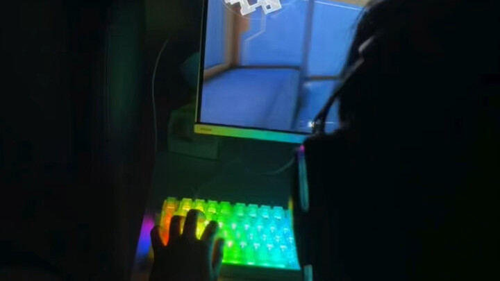 ตีสองครึ่งลุกขึ้นมาเข้าห้องน้ำ กลับพบว่าลูกชายยังเล่นเกมอยู่