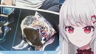 日本辣妹当众直播抠脚 不雅录像流出